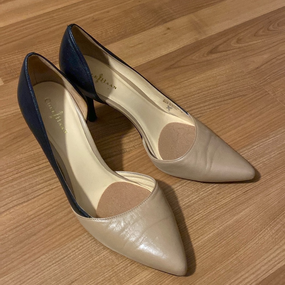 ❤️COLE HAAN Nude & Black Leather Rendon II Pumps